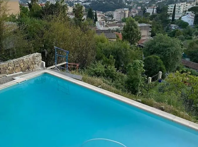 Vila Riviera *